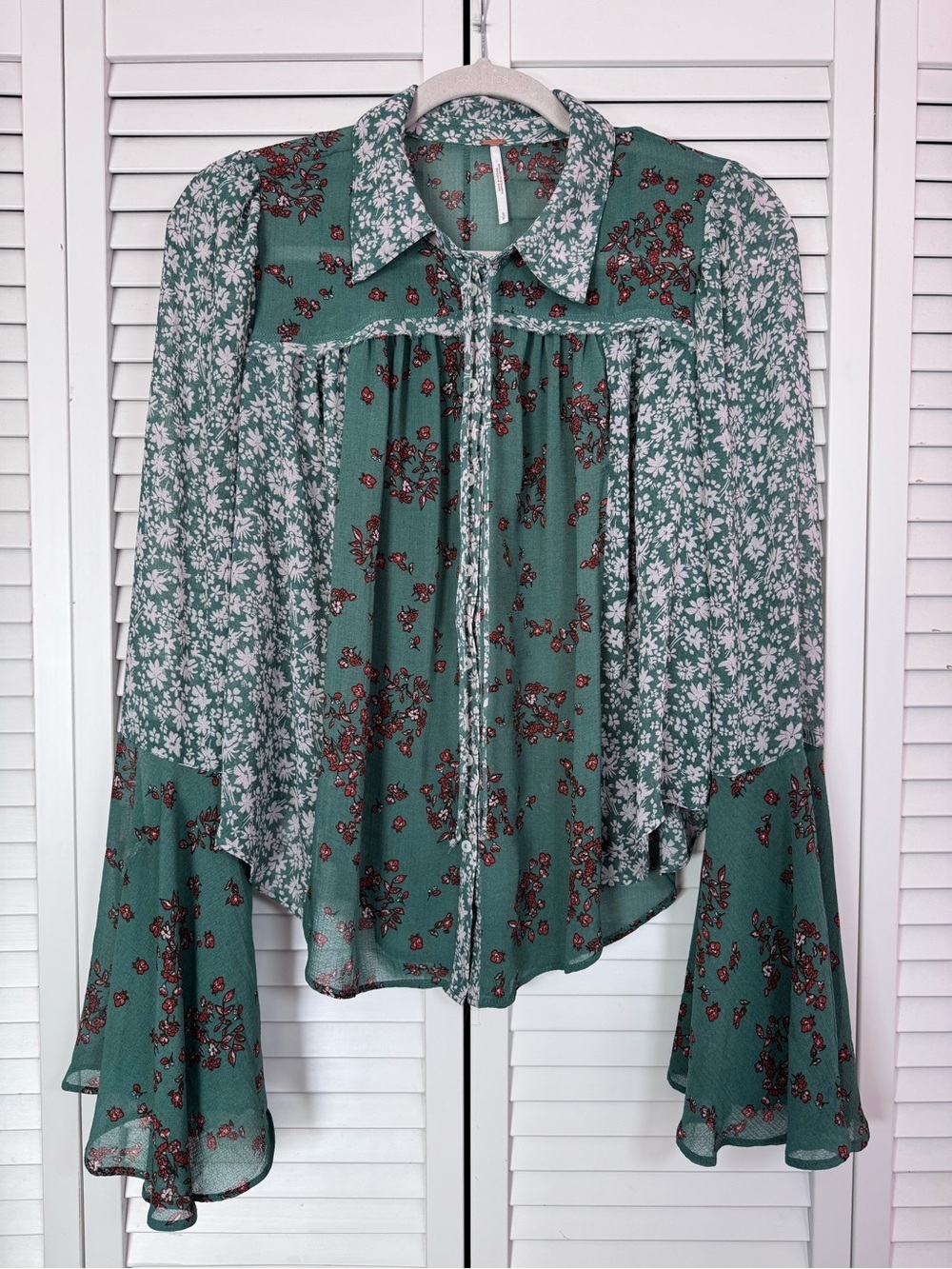 Free People Serena Sheer Floral Flowy Printed Bell Sleeve Blouse Emerald Small - Picture 3 of 10